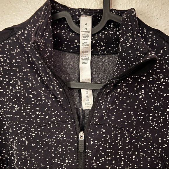 LULULEMON | Define Half-Zip Jacket | Black & White ✨ - Picture 2 of 4
